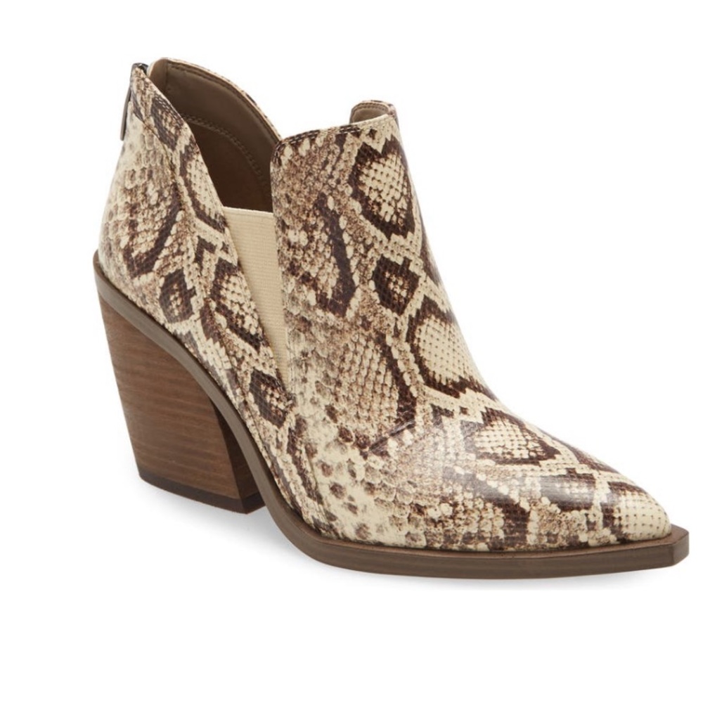 Vince CamutoGradina Block Heel Bootie new in the box
